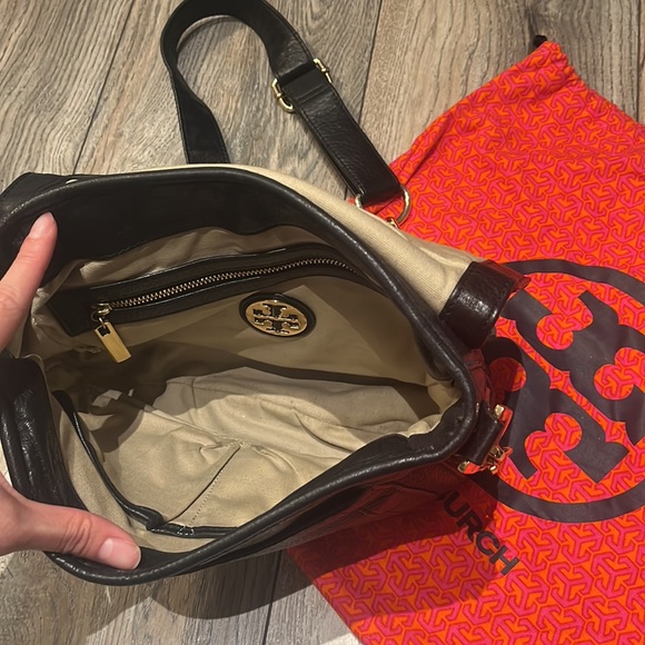 Great condition Tory Burch purse in black and gold detail/trim - Picture 7 of 16